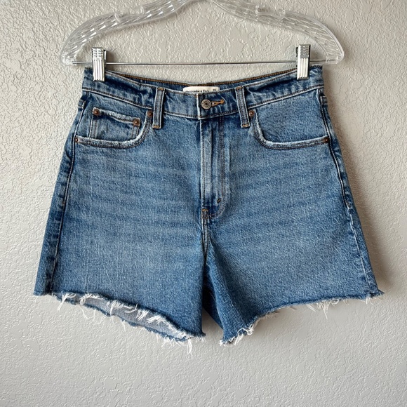 Abercrombie and Fitch The Dad Short Cut-Off High Rise - Picture 4 of 13